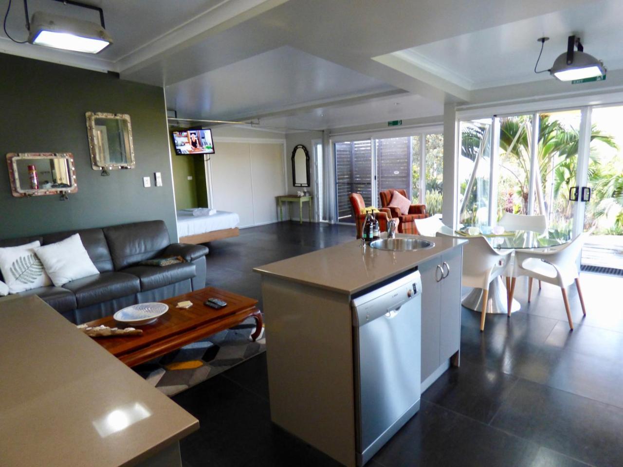 Arthouse Beachfront Accommodation Emerald Beach Exterior foto